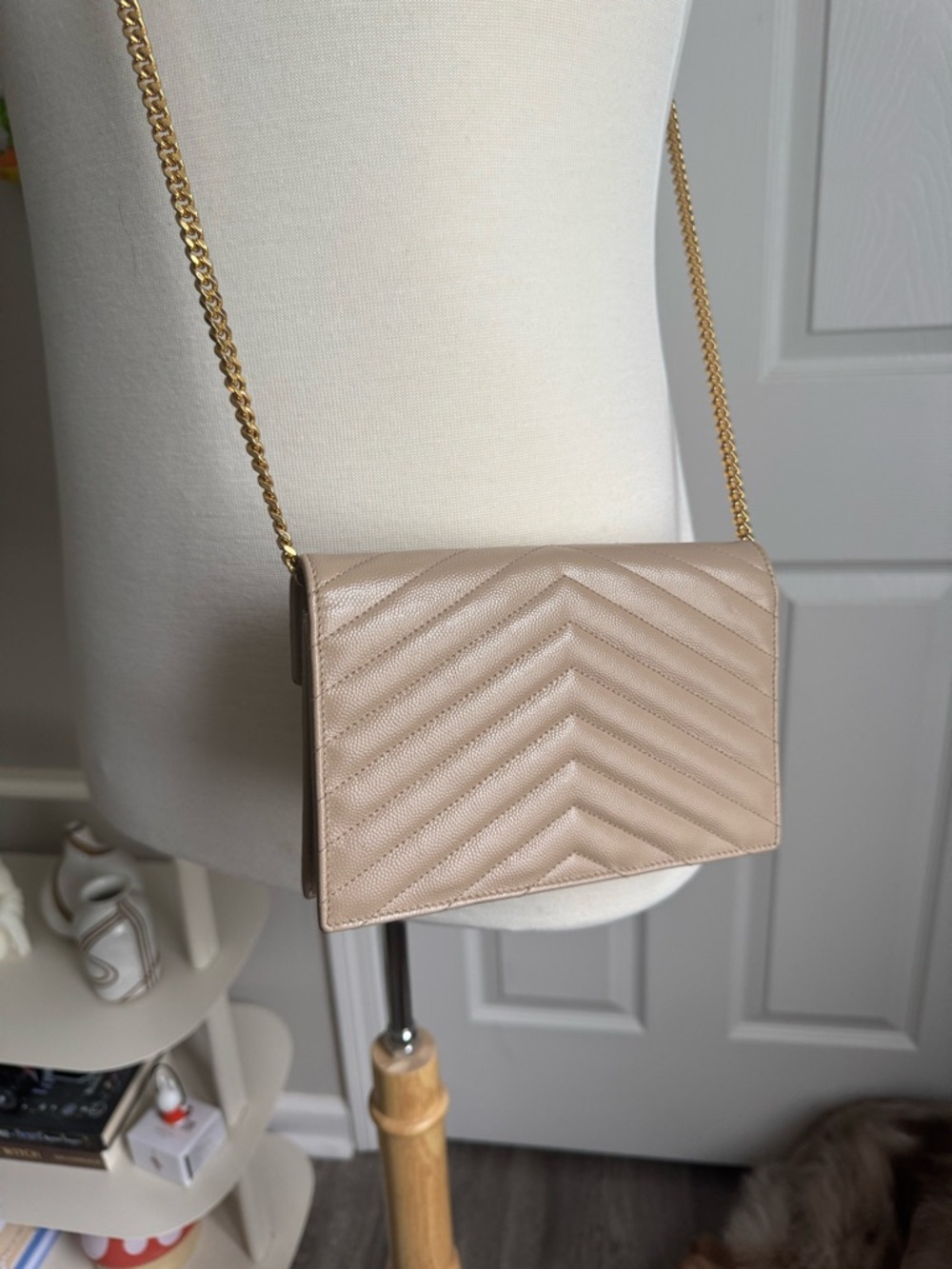 YSL Cassandre Envelope Chain Wallet in Grain De Poudre Leather - Light Taupe - Picture 2 of 11